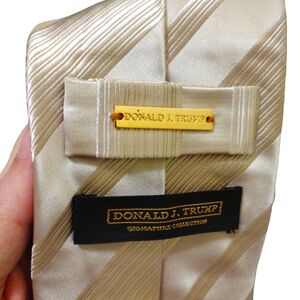 Donald J Trump Signature Collection Silk Gold Mens Tie